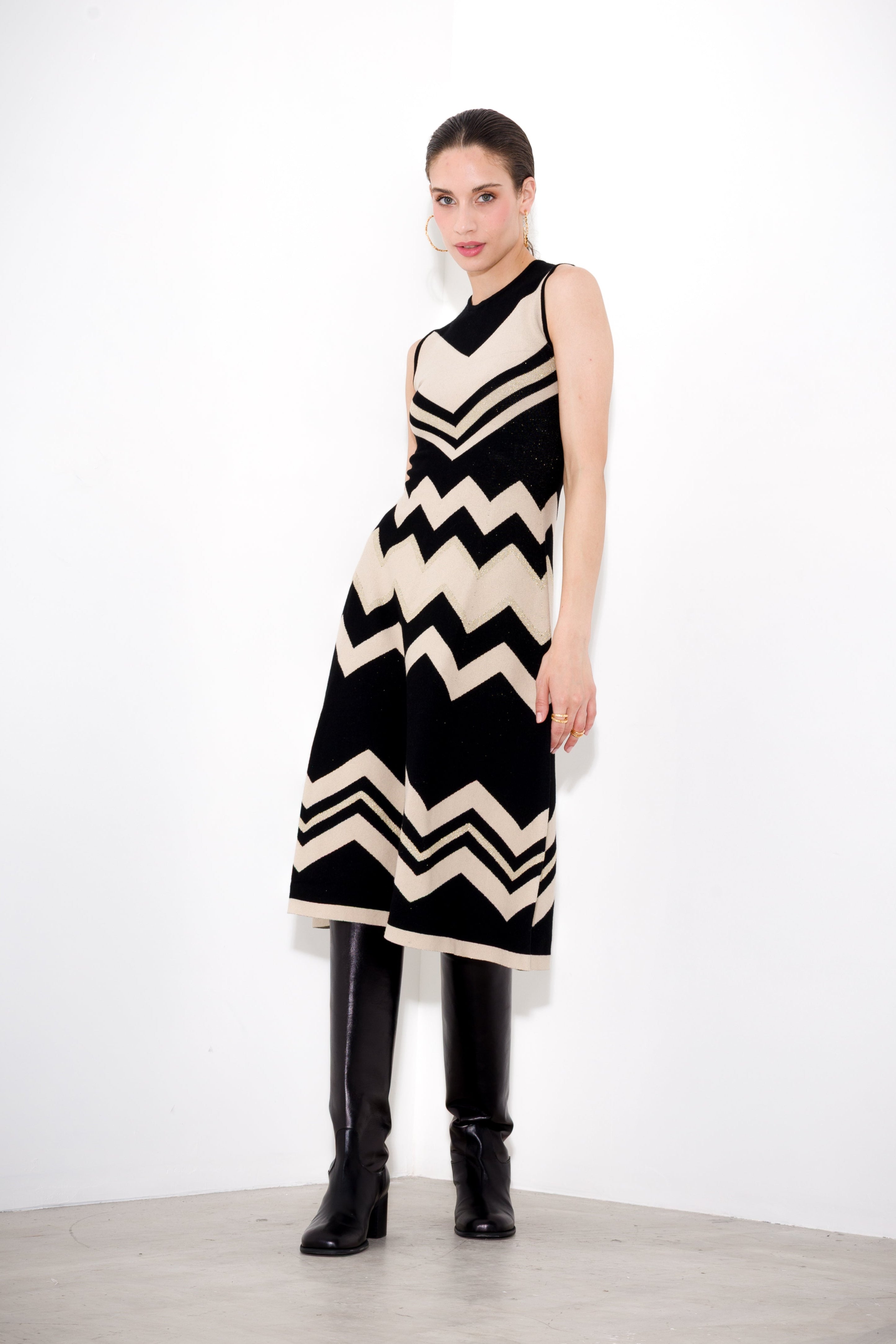 Sleeveless chevron dress