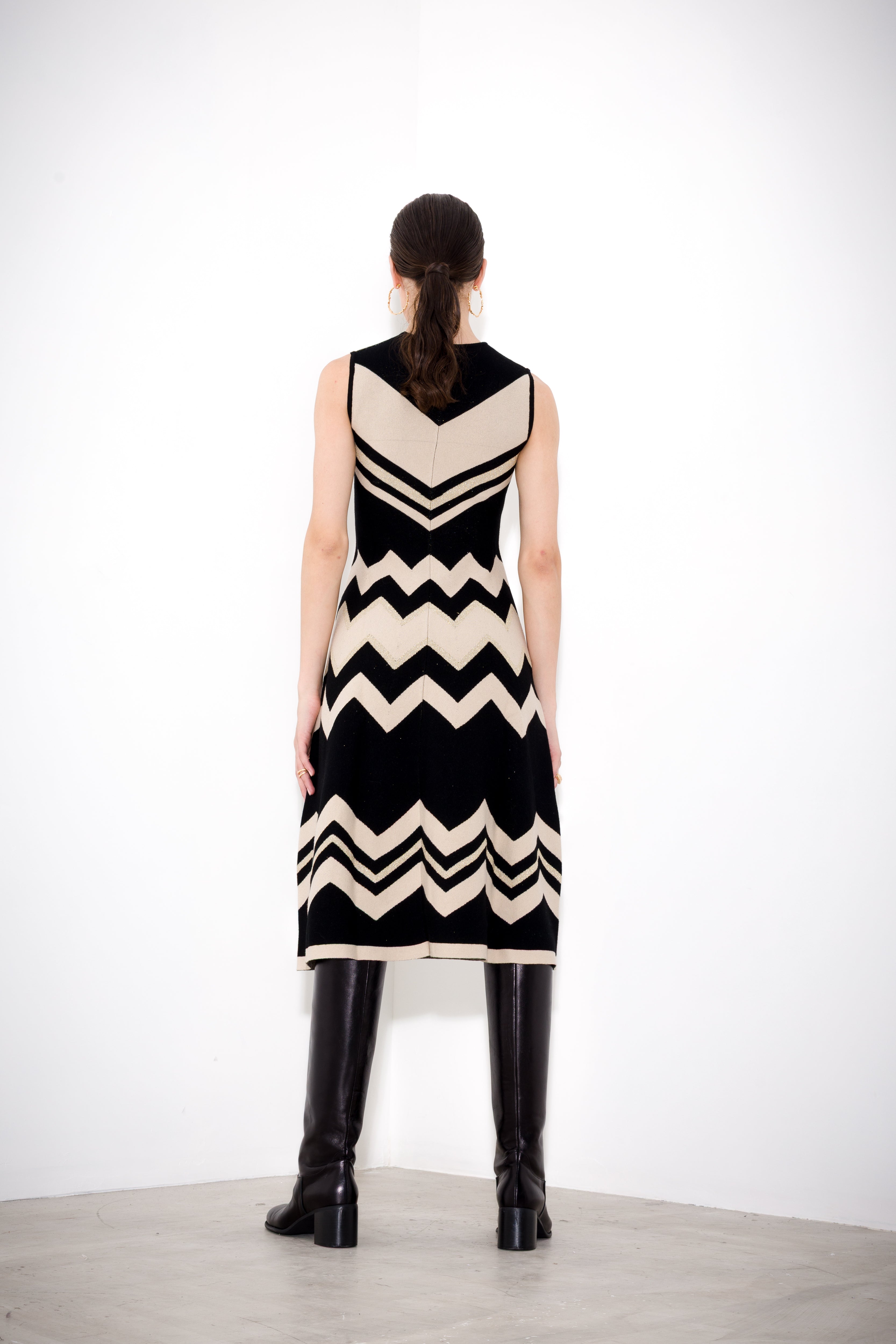 Sleeveless chevron dress