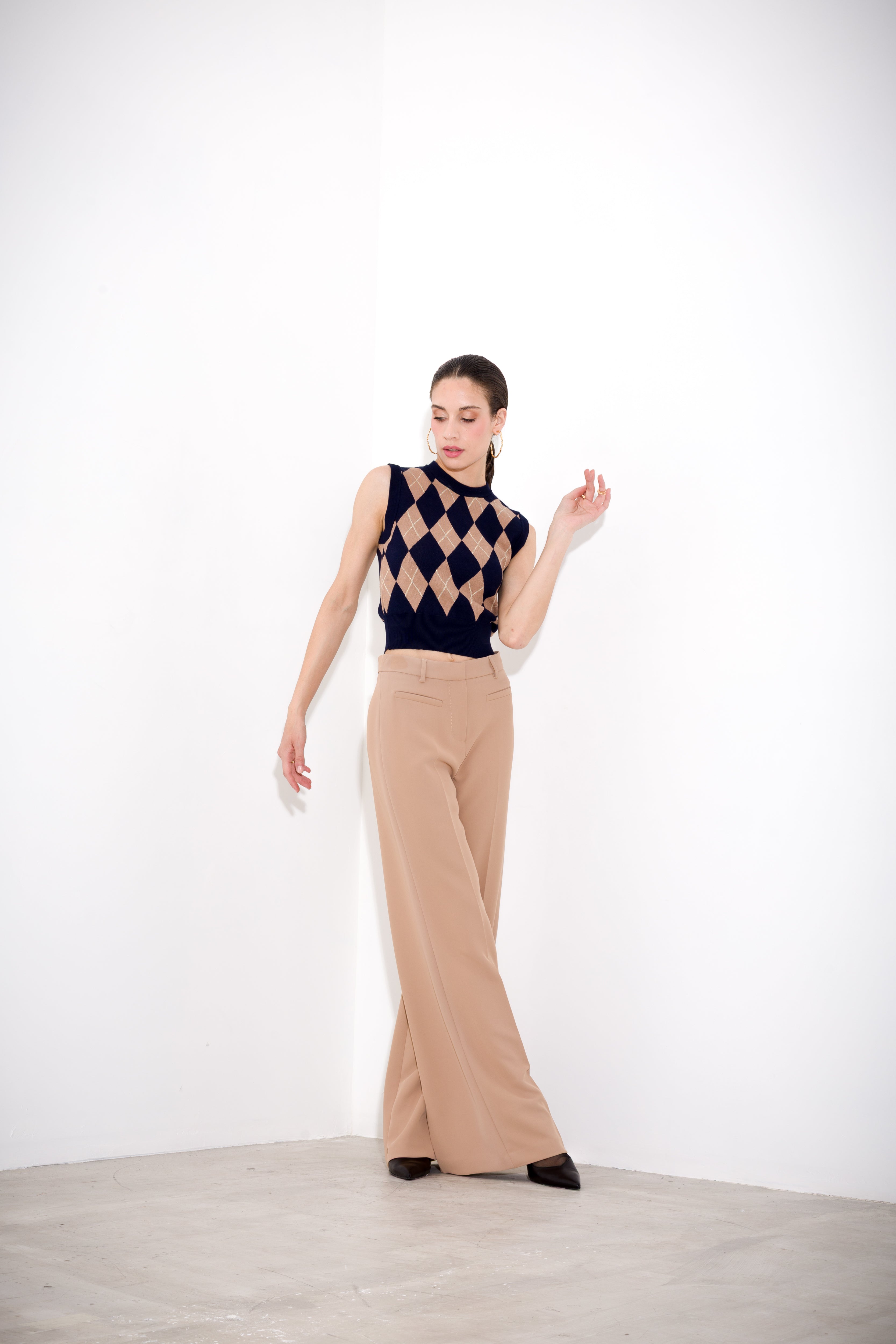 Sleeveless diamond vest
