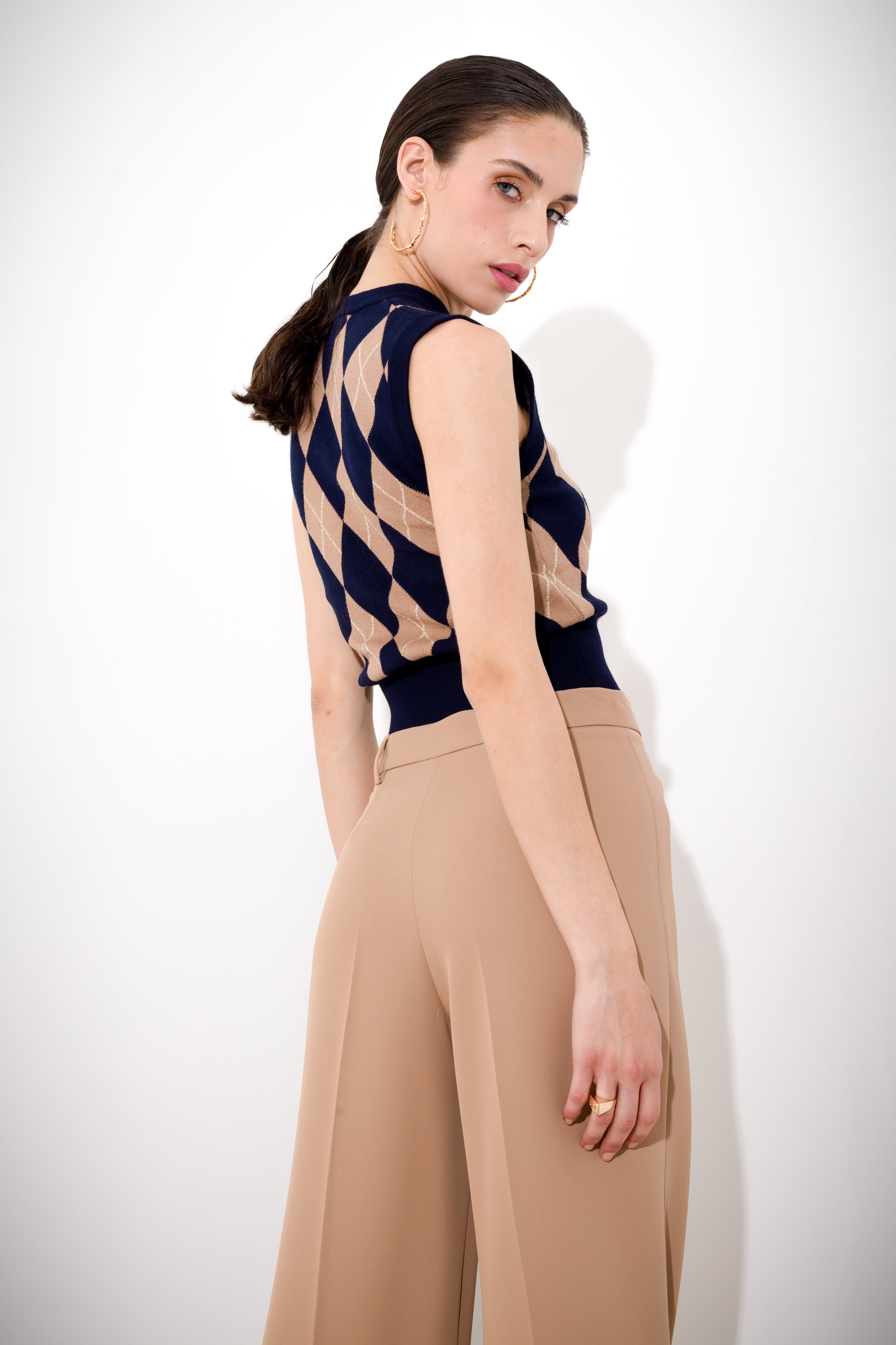 Sleeveless diamond vest