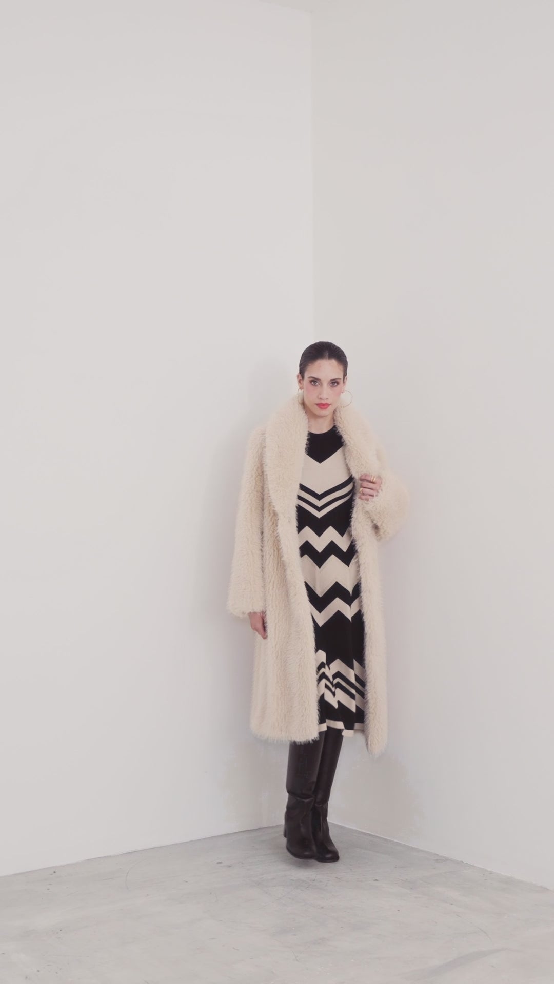 Sleeveless chevron dress