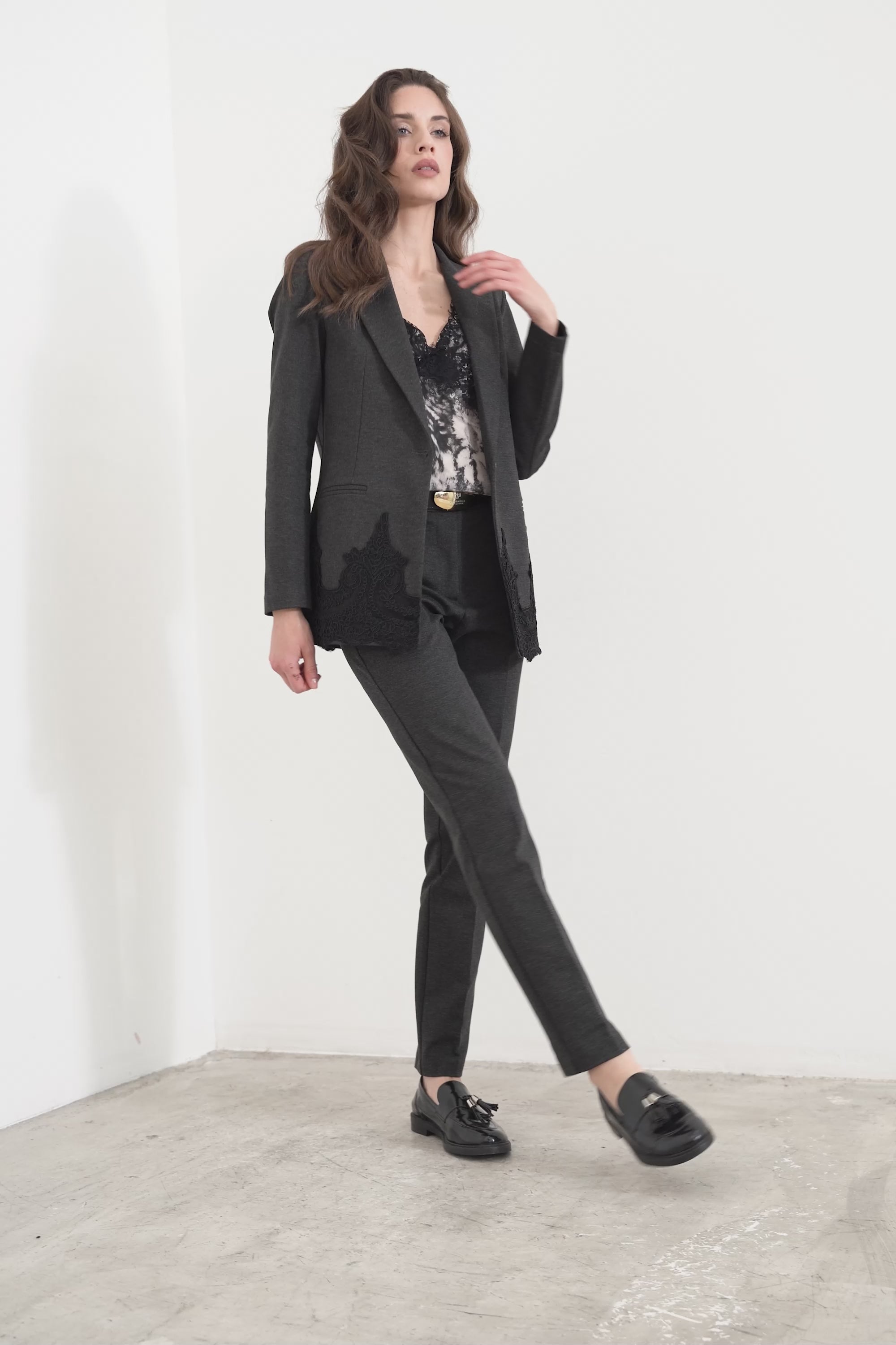 Top stampato con pizzo