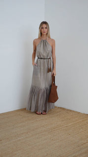 Abito lungo con balza