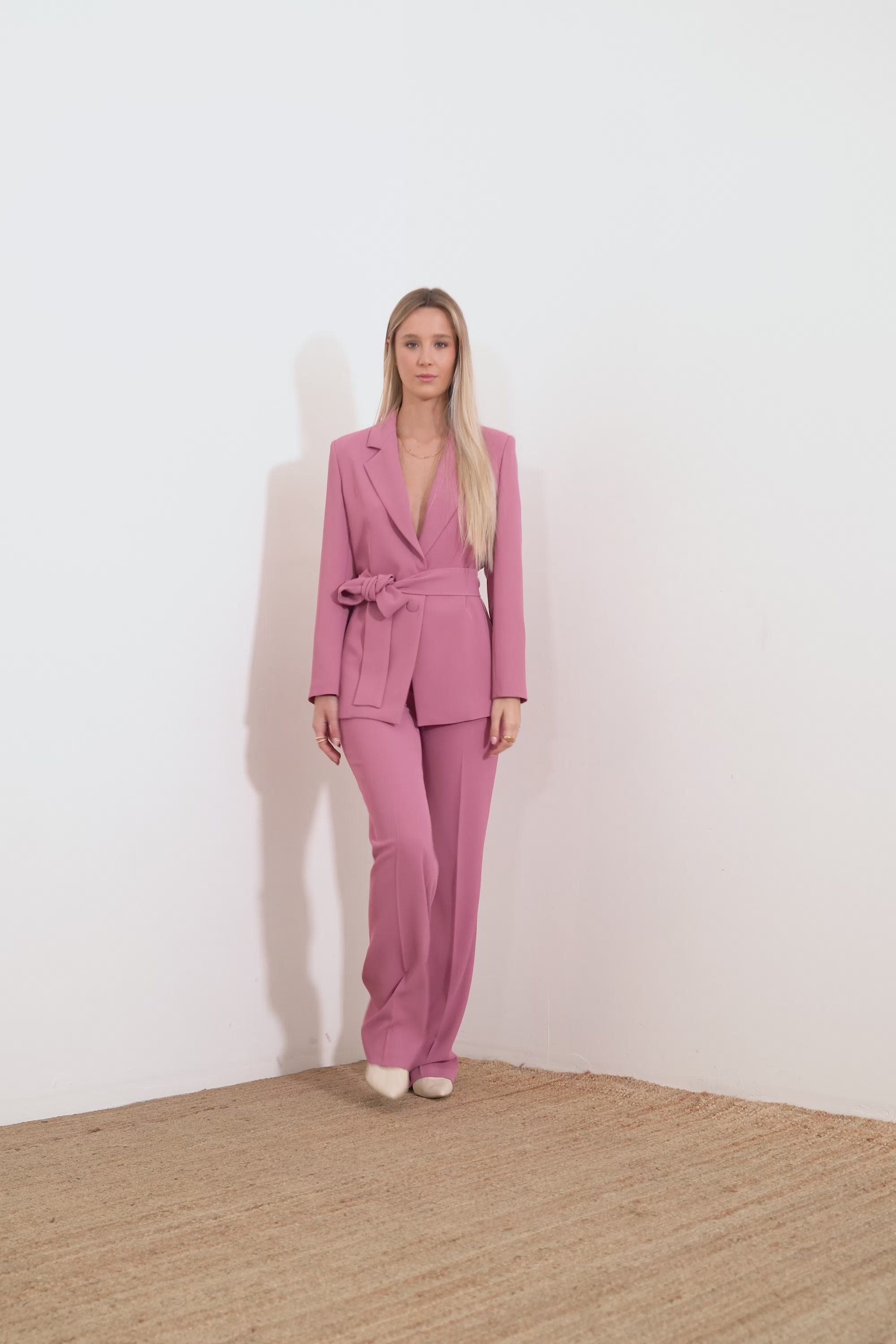 Jacket with diagonal flow belt